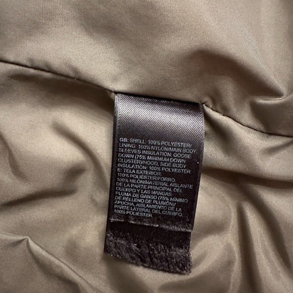 The North Face Women’s down parka Size Medium - Picture 8 of 10